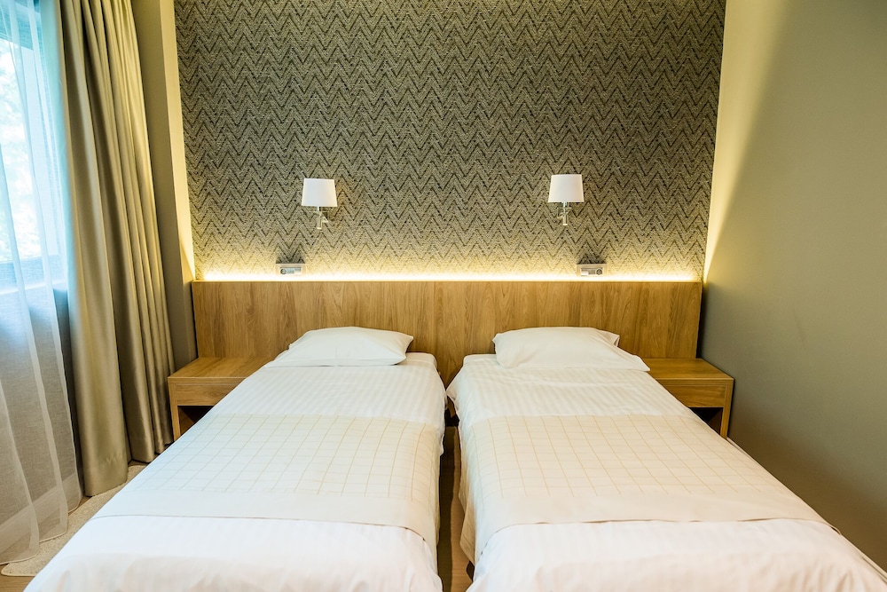 Standard Twin Room, 2 Twin Beds - Photo 1