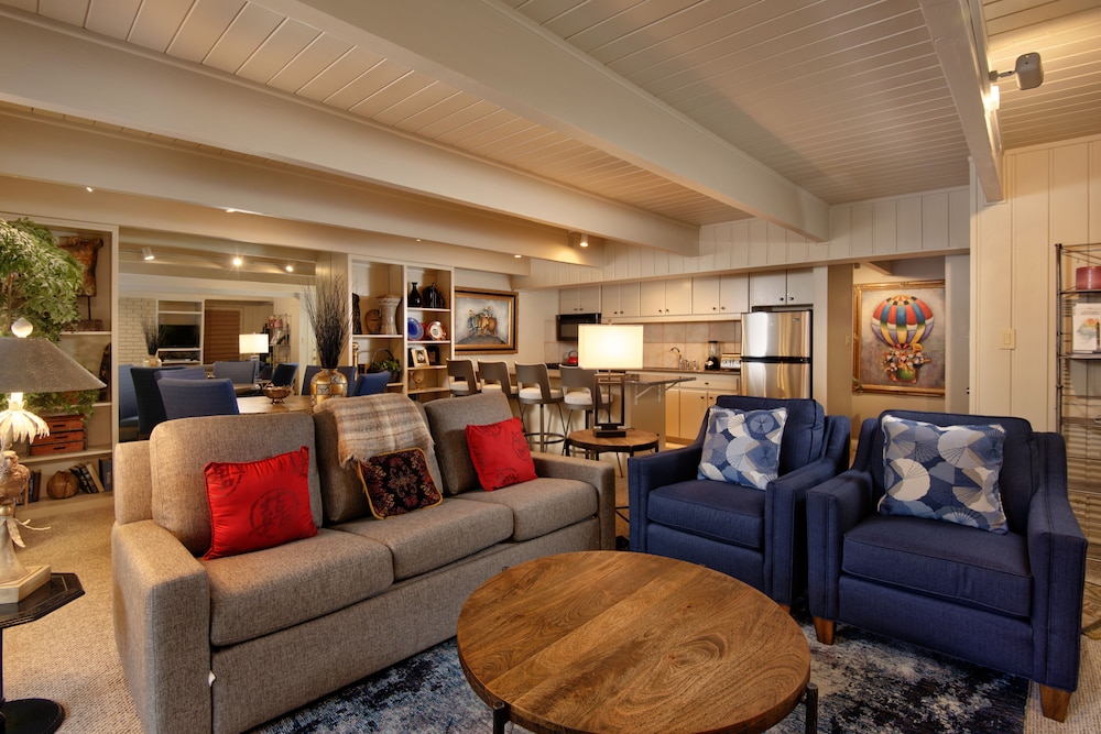 Deluxe Condo, 2 Bedrooms, Fireplace (Chateau Dumont 11)
