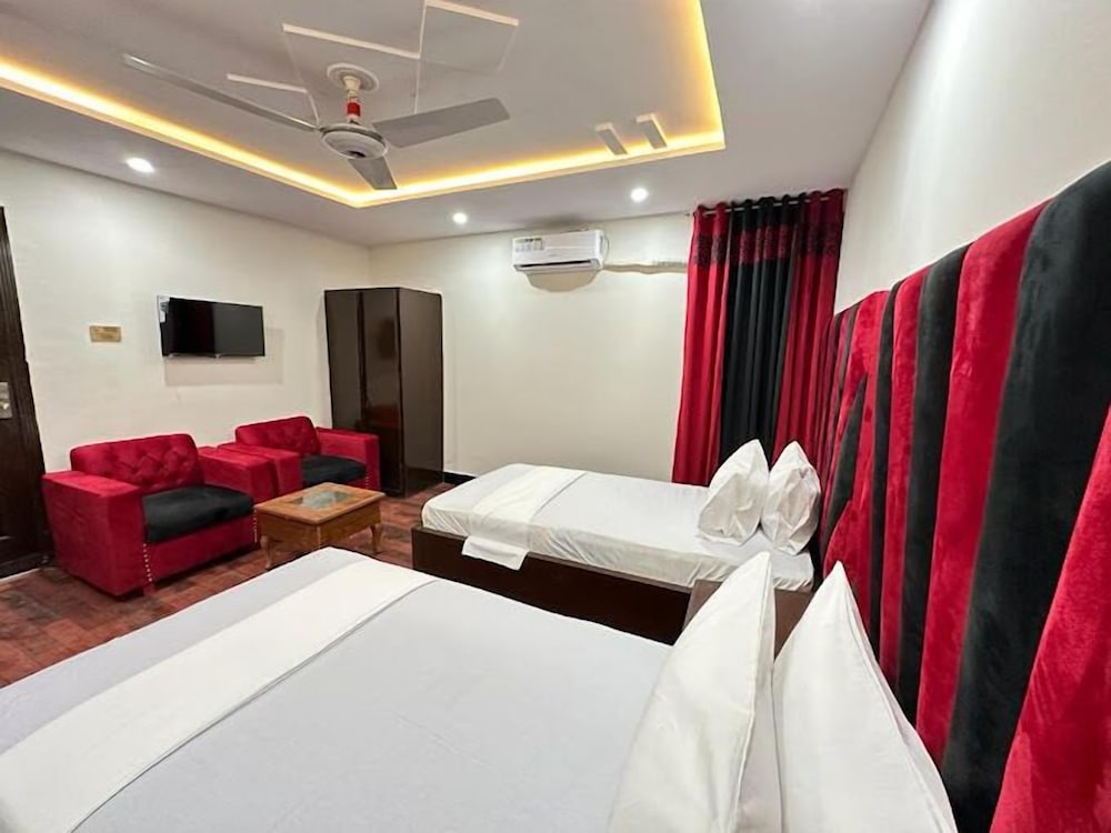 Suite - Photo 1