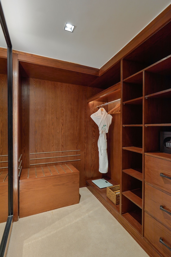 Studio Suite, 1 King Bed, Smoking, City View - Photo 8