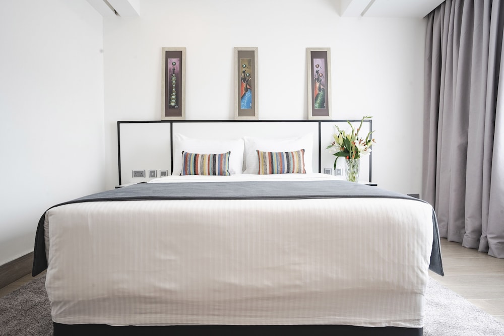 Deluxe Queen Room - View photo 3