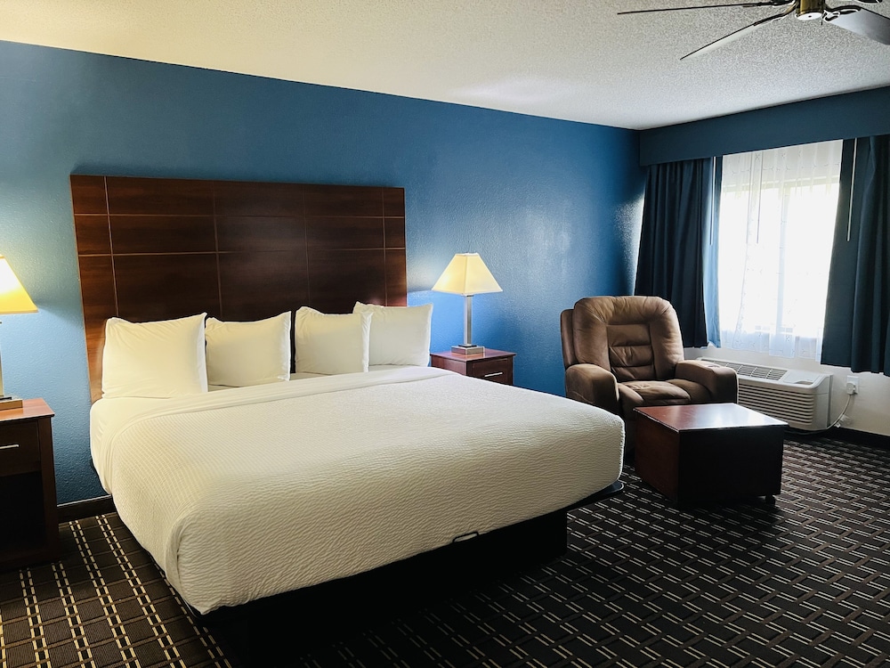 Standard Room, 1 King Bed - Photo 3