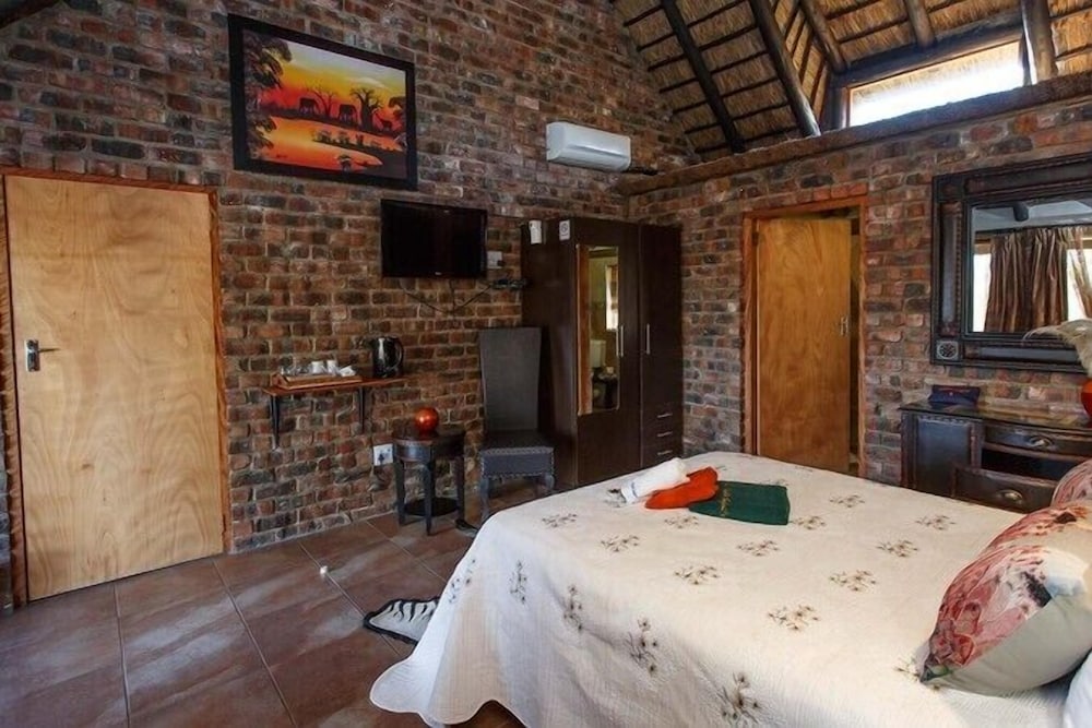 Double Bed Thatched Chalets photo 3