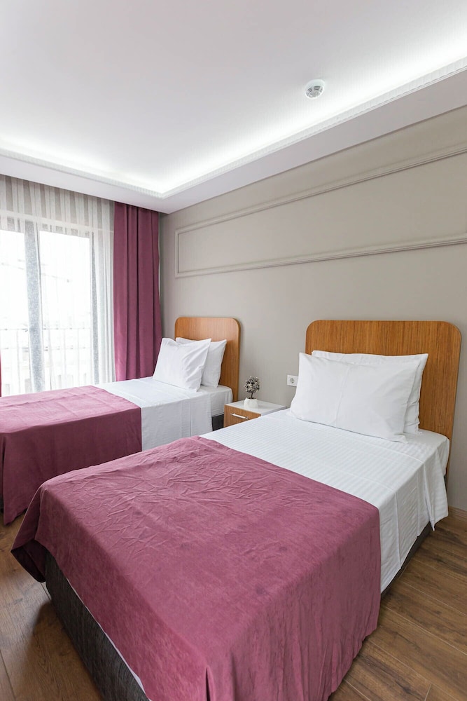 Standard Double or Twin Room photo 3