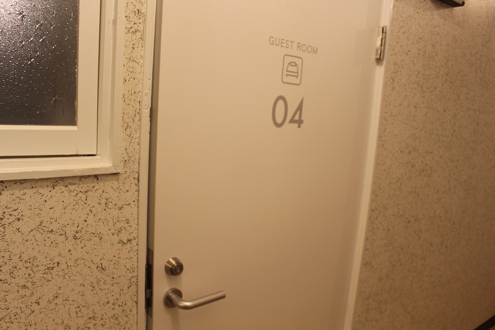 Shared Dormitory For 4 Guests, Men Only, Bunk Bed photo 2