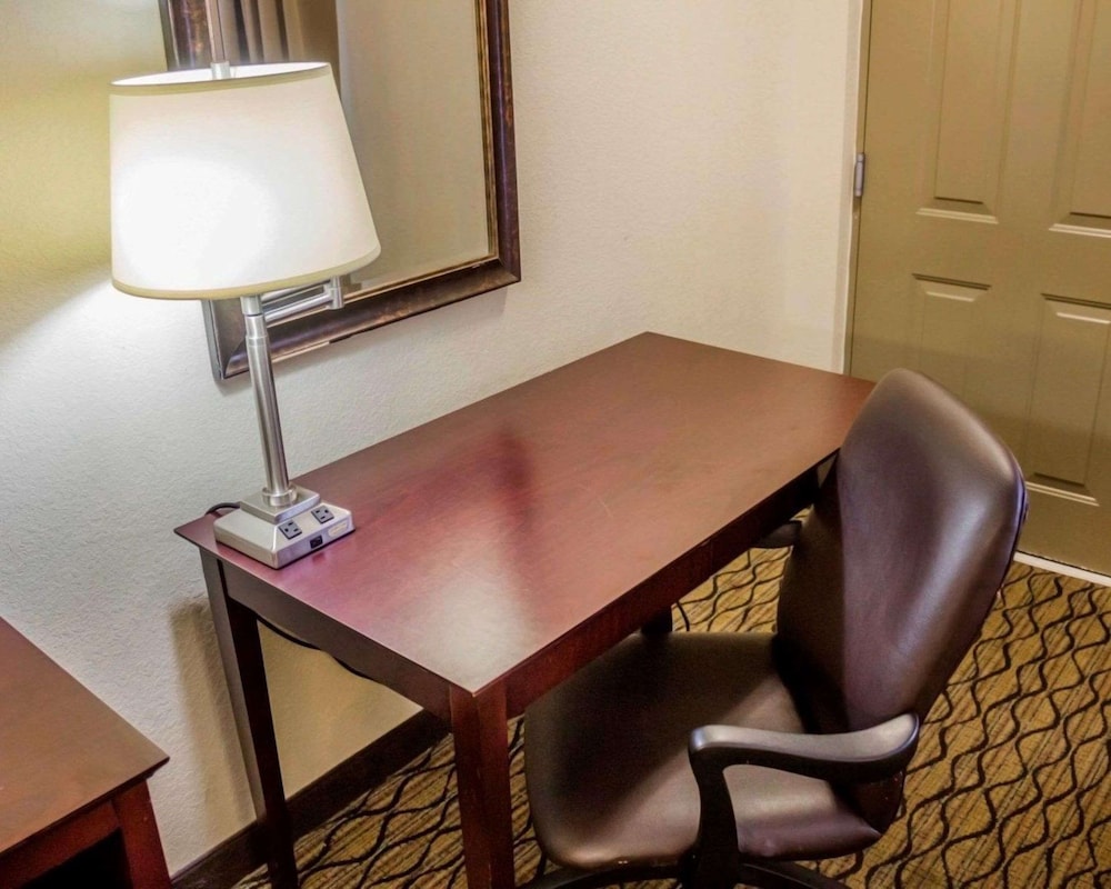 Standard Room, 2 Queen Beds - Photo 3