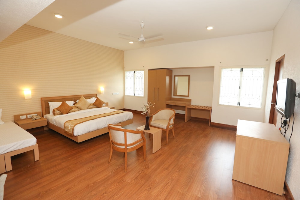 Suite, 1 King Bed photo 3
