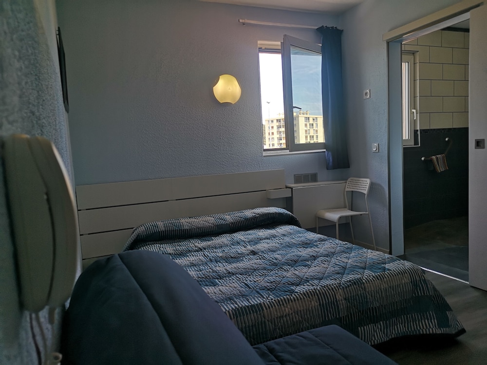 Comfort Quadruple Room, 1 Double Bed with Sofa bed, Accessible photo 1