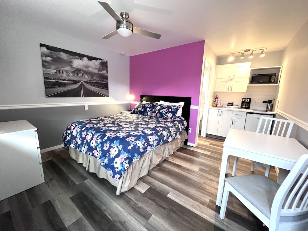 Premium Room, 1 Queen Bed, Kitchenette