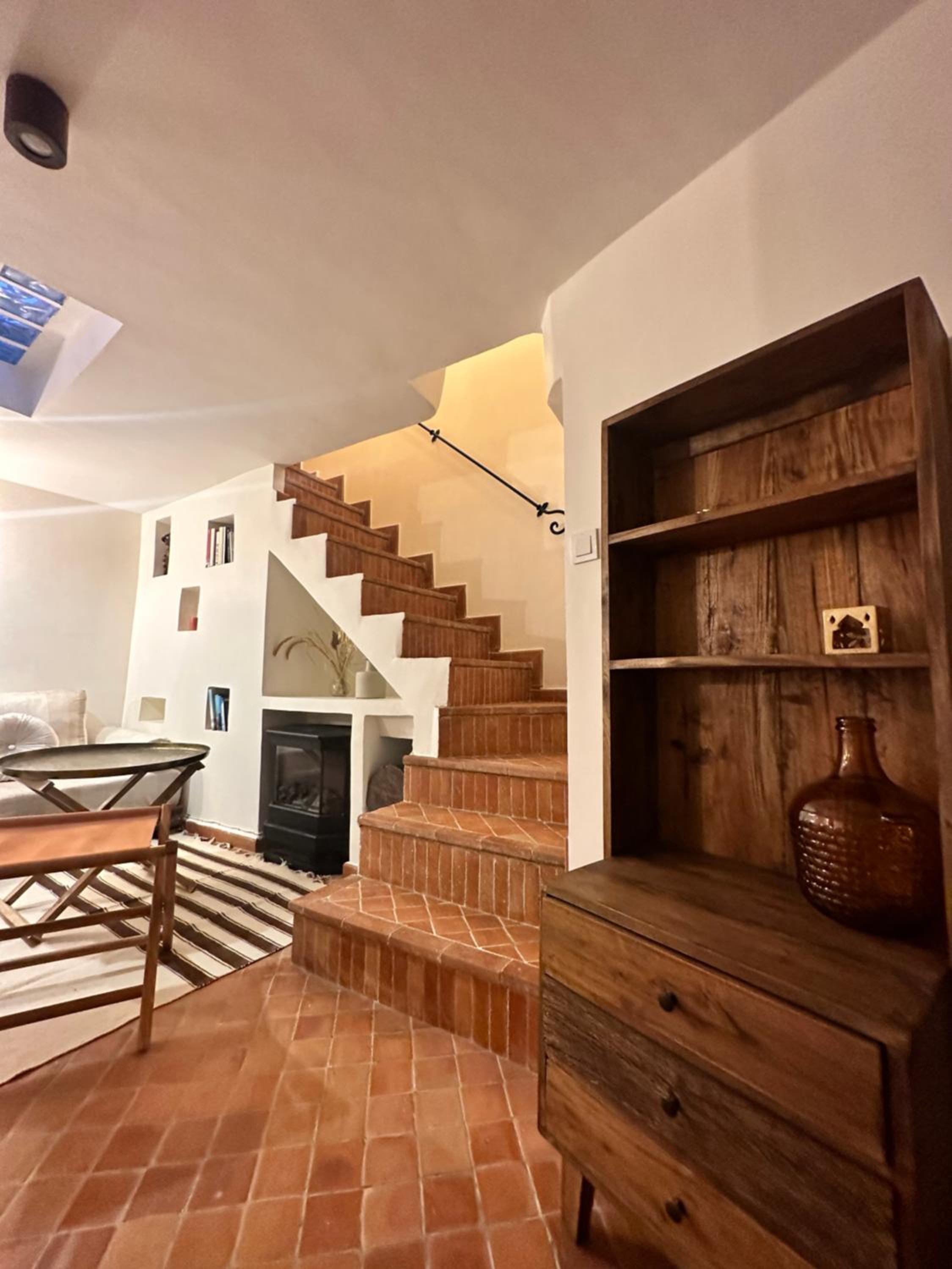 Eight-Bedroom House photo 1