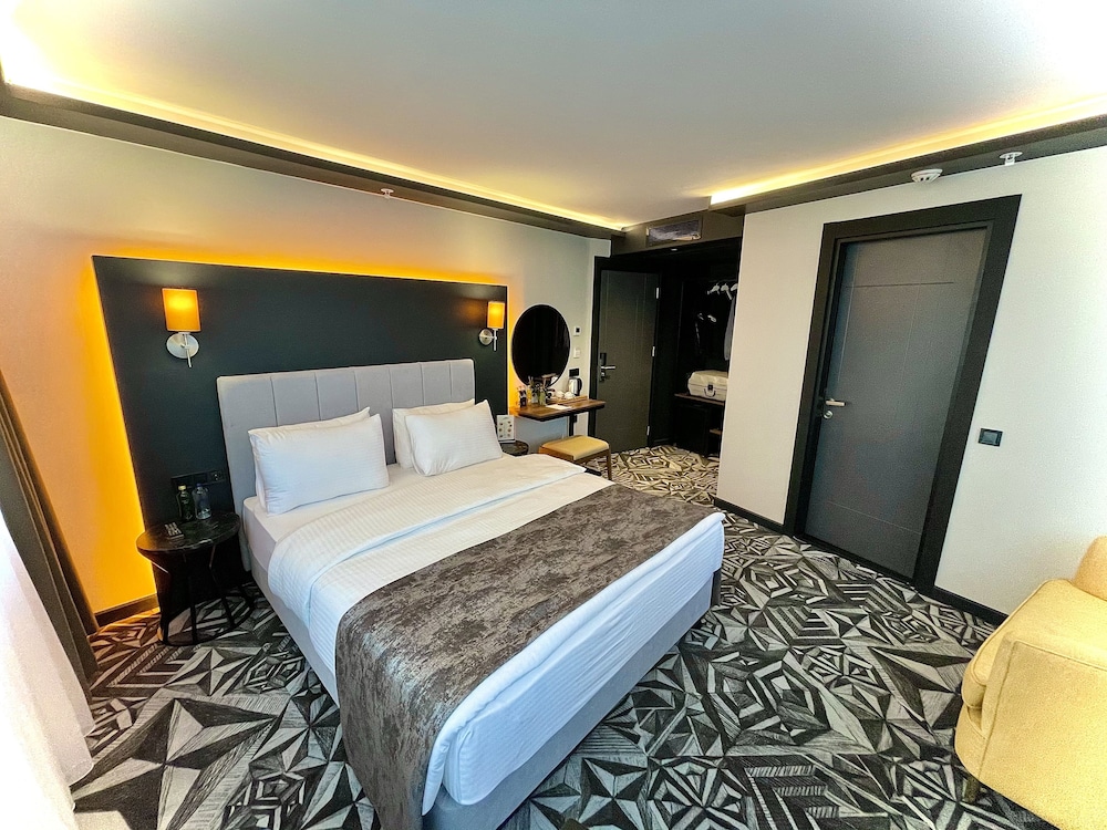 Superior Double or Twin Room photo 2