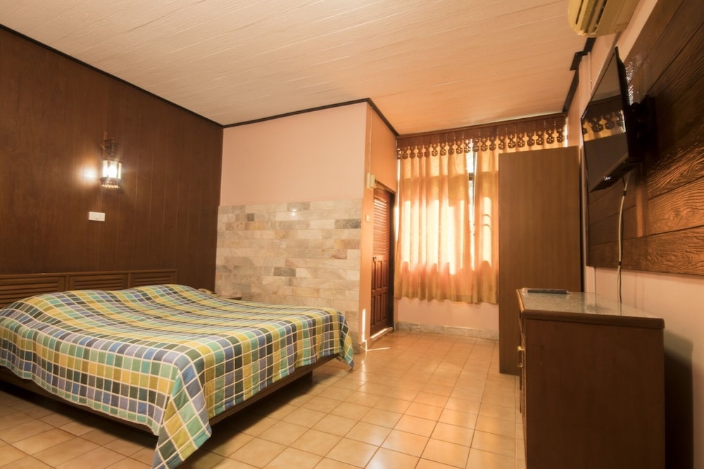 Double Room (With Air Conditioner) photo 1