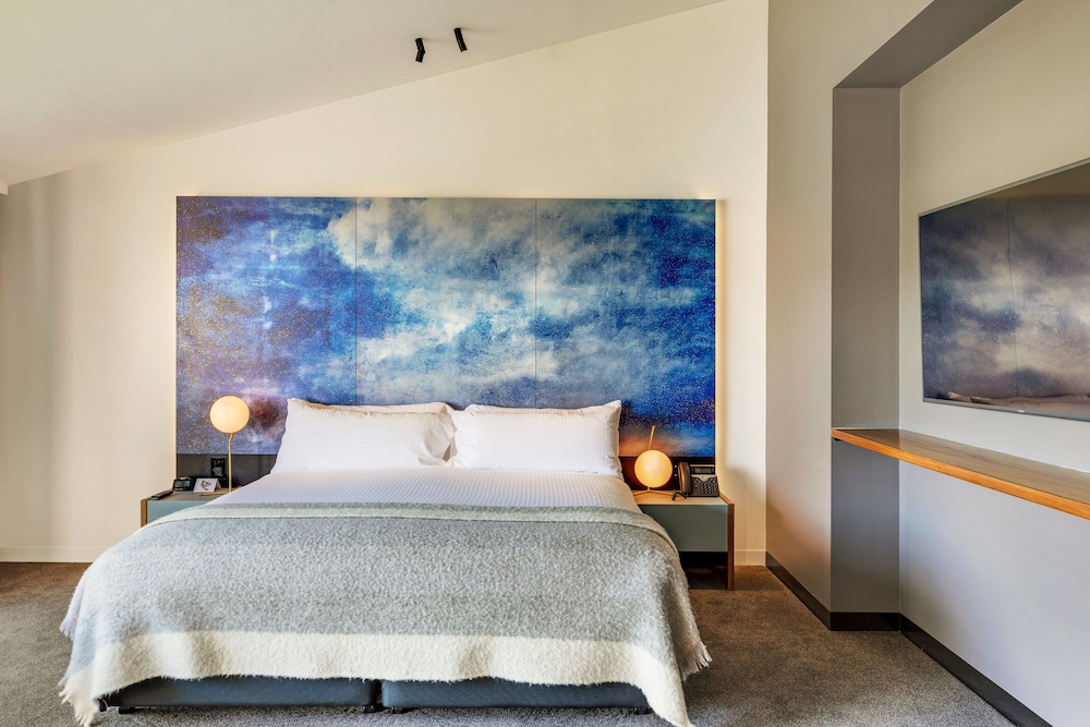 Premium Waterfront Suite
