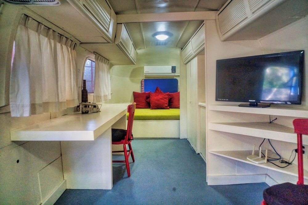 Basic Mobile Home, Garden View photo 1