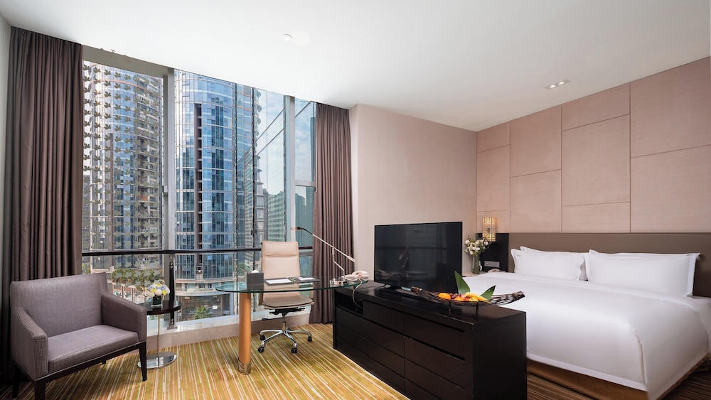 Premium Room, 1 King Bed photo 3