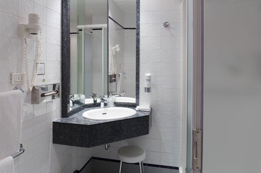 Superior Quadruple Room - Photo 4