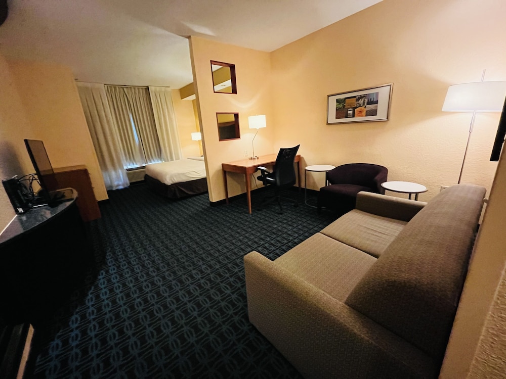 Suite, 1 King Bed with Sofa bed, Non Smoking - Photo 2