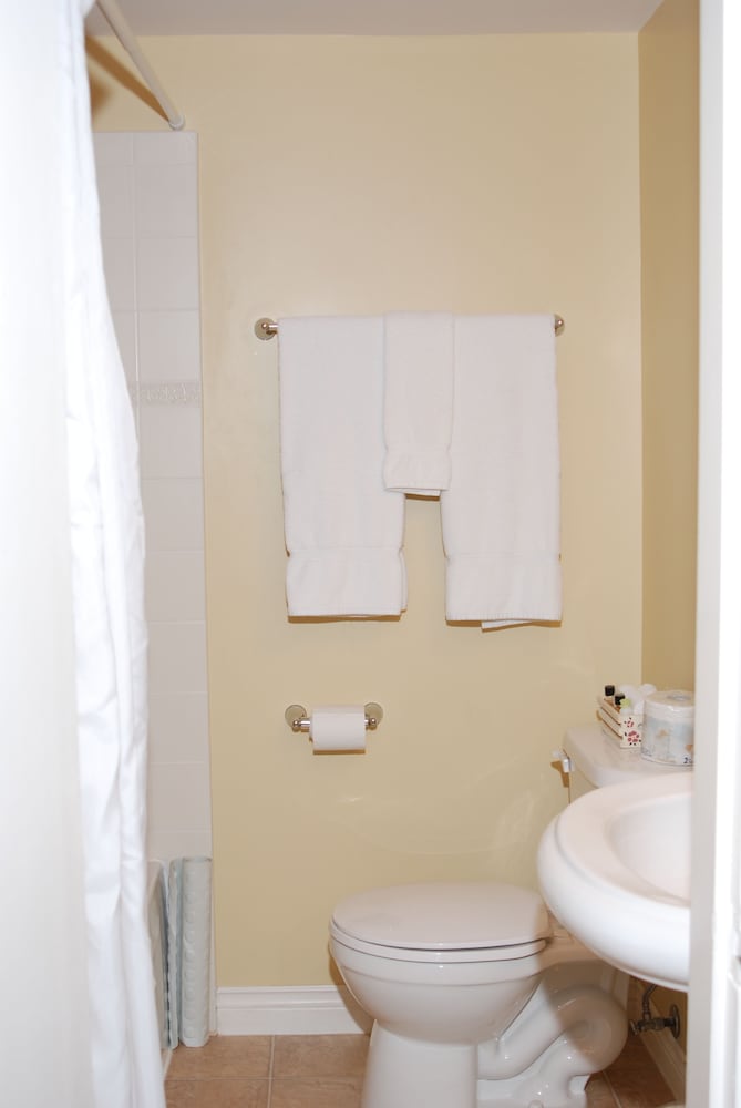 Standard Room, 1 Double Bed, Private Bathroom photo 3