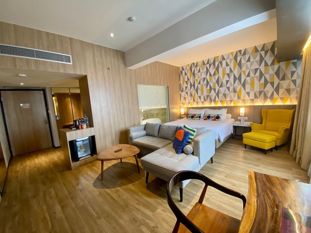 Junior Suite, 1 Double Bed - Photo 4