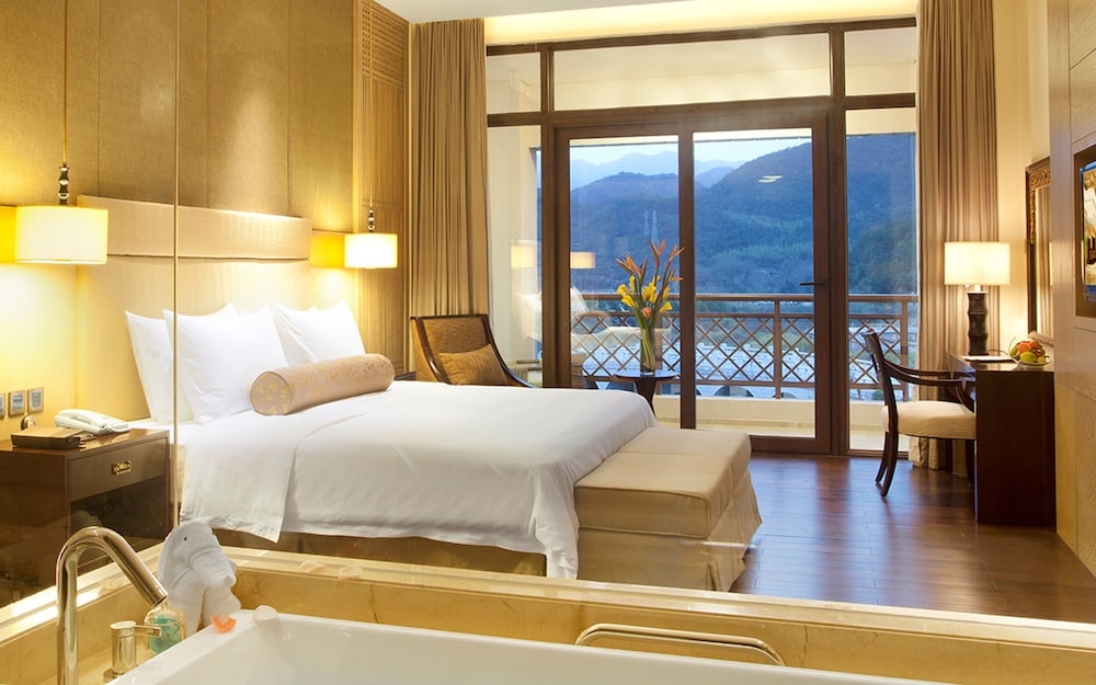 Deluxe Suite, Lake View photo 2