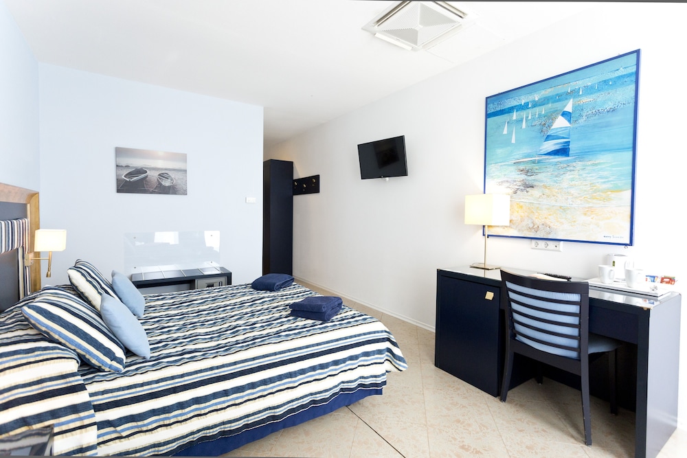 Superior Double Room, 1 King Bed, Sea View - Photo 2