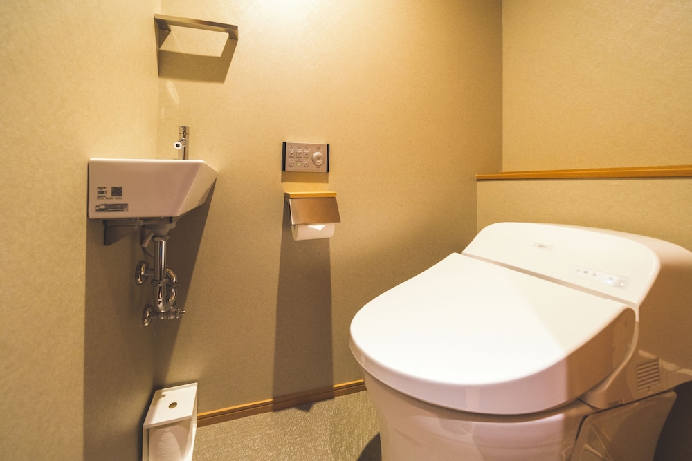 Superior Room, 1 King Bed, Non Smoking, Bathtub - Photo 15