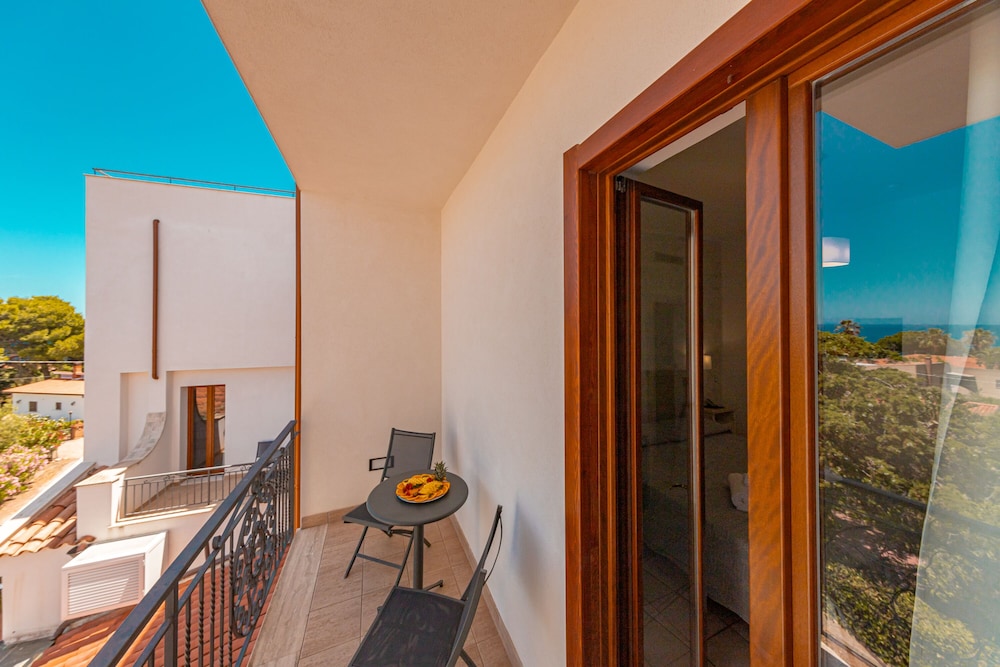 Superior Double or Twin Room, Sea View - Photo 4