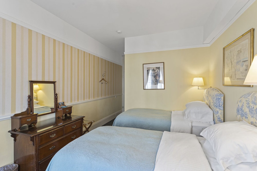 Room, 2 Twin Beds, Private Bathroom - Photo 1