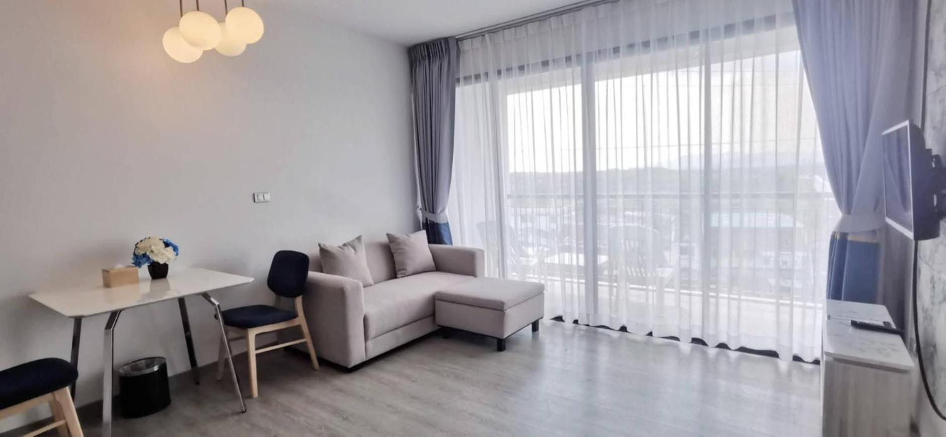 Deluxe King Suite - Photo 5