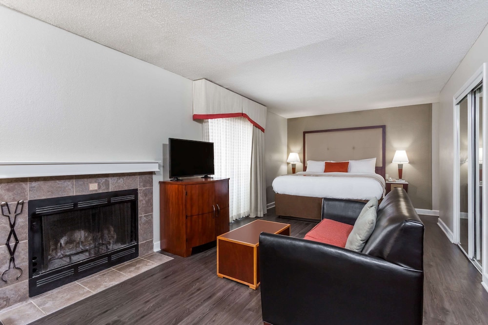 ADA Room, 1 King Bed, Non Smoking - Photo 3