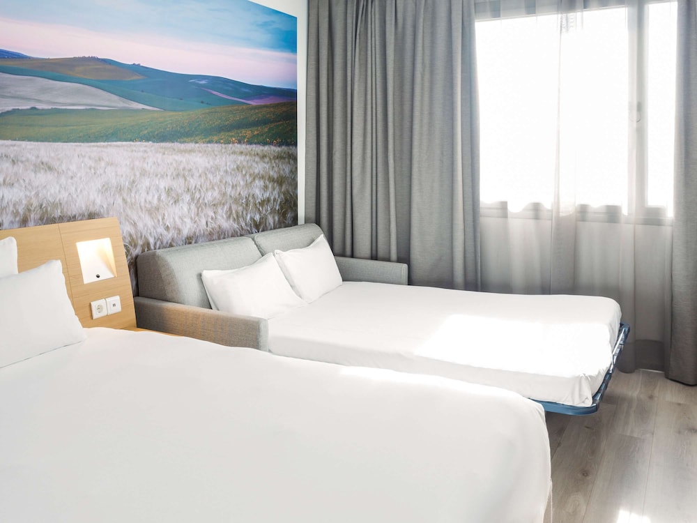 Superior Room, 1 Queen Bed with Sofa bed thumbnail 5