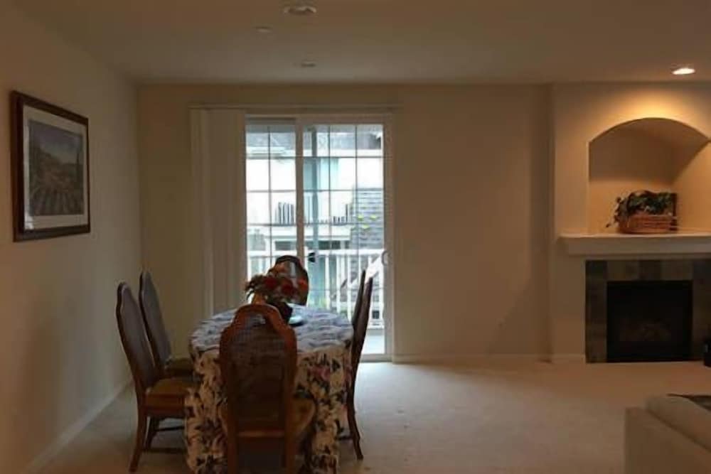 Family Townhome, 2 Bedrooms, Kitchen, Mountainside photo 2