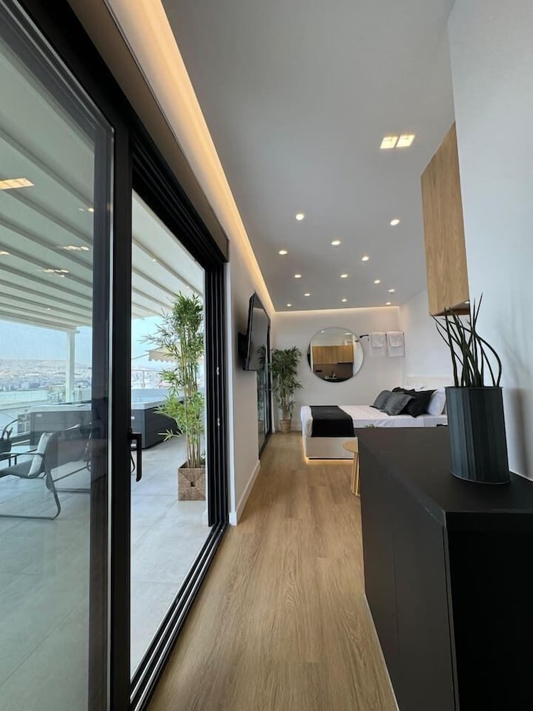 Deluxe Penthouse, Harbor View