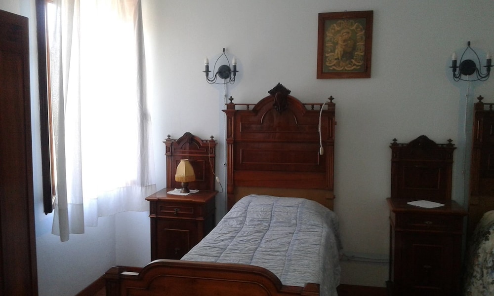 Classic Twin Room, Patio, Garden View photo 3