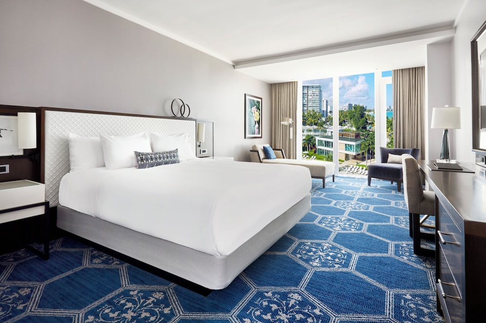 Signature Room, 1 King Bed, Ocean View - Photo 1