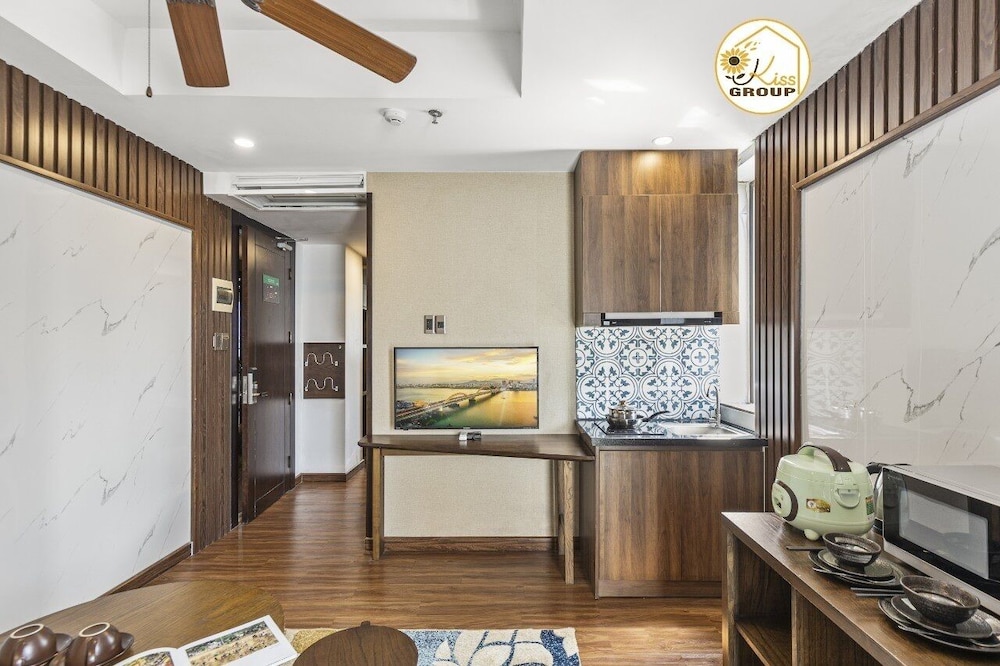 Apartment, 1 Bedroom, Bathtub, City View - Photo 3