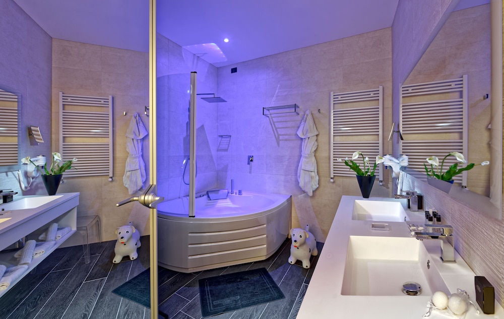 Suite - Photo 6