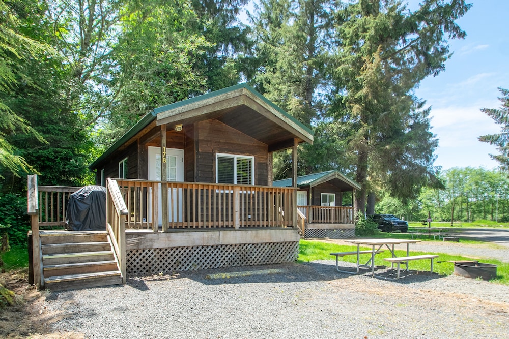 Cabin, 1 Bedroom (No Pets, Linens Available) photo 2