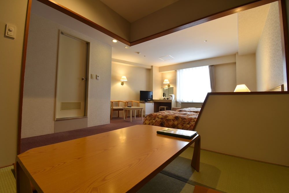 Compact Japanese-Western room, 2 Single Beds, Non Smoking - Photo 3