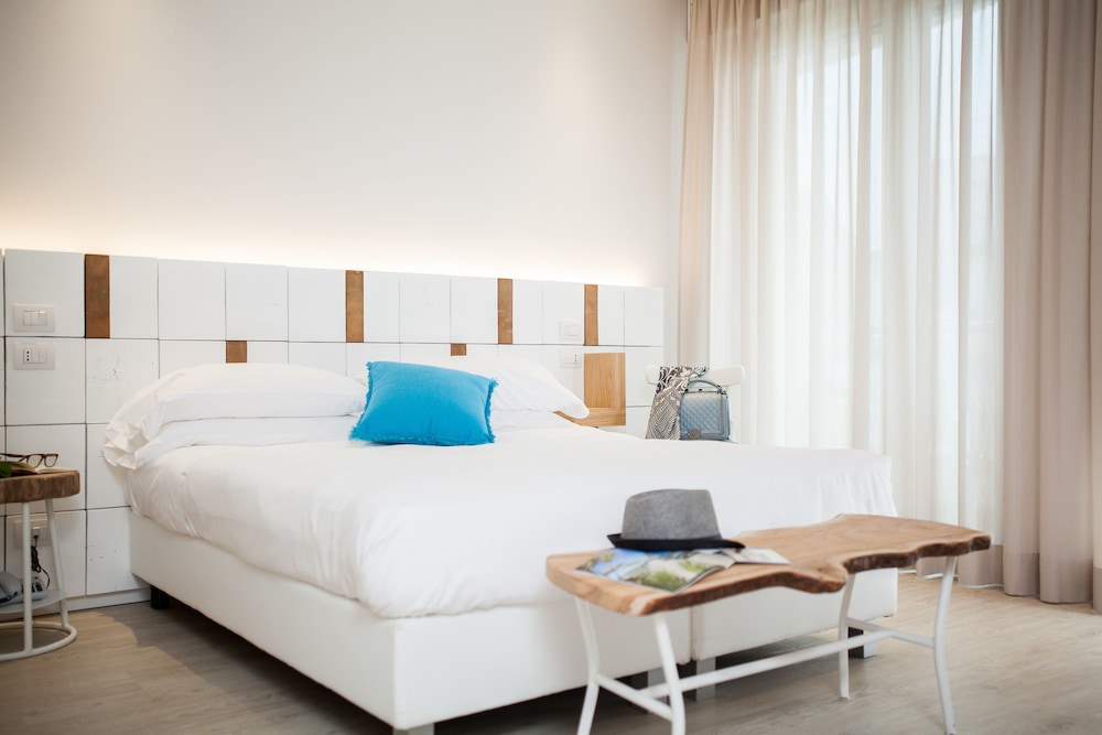 Deluxe Quadruple Room - Photo 1