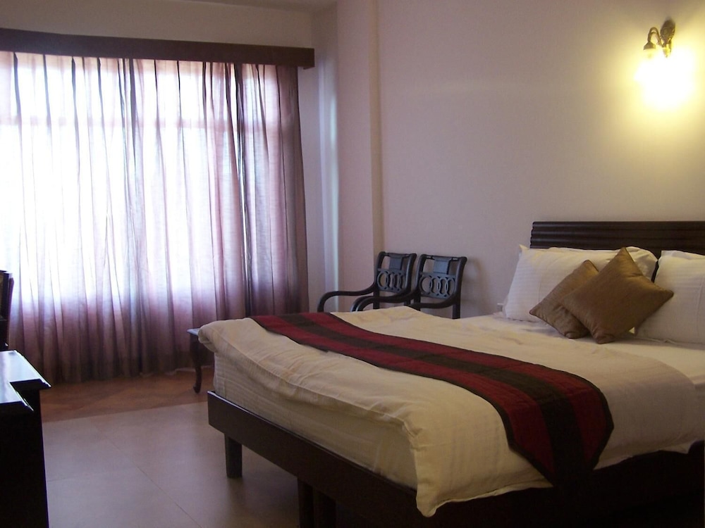 Luxury valley view room with private balcony photo 1