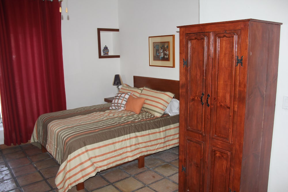 Standard Room, 1 Queen Bed, City View photo 3