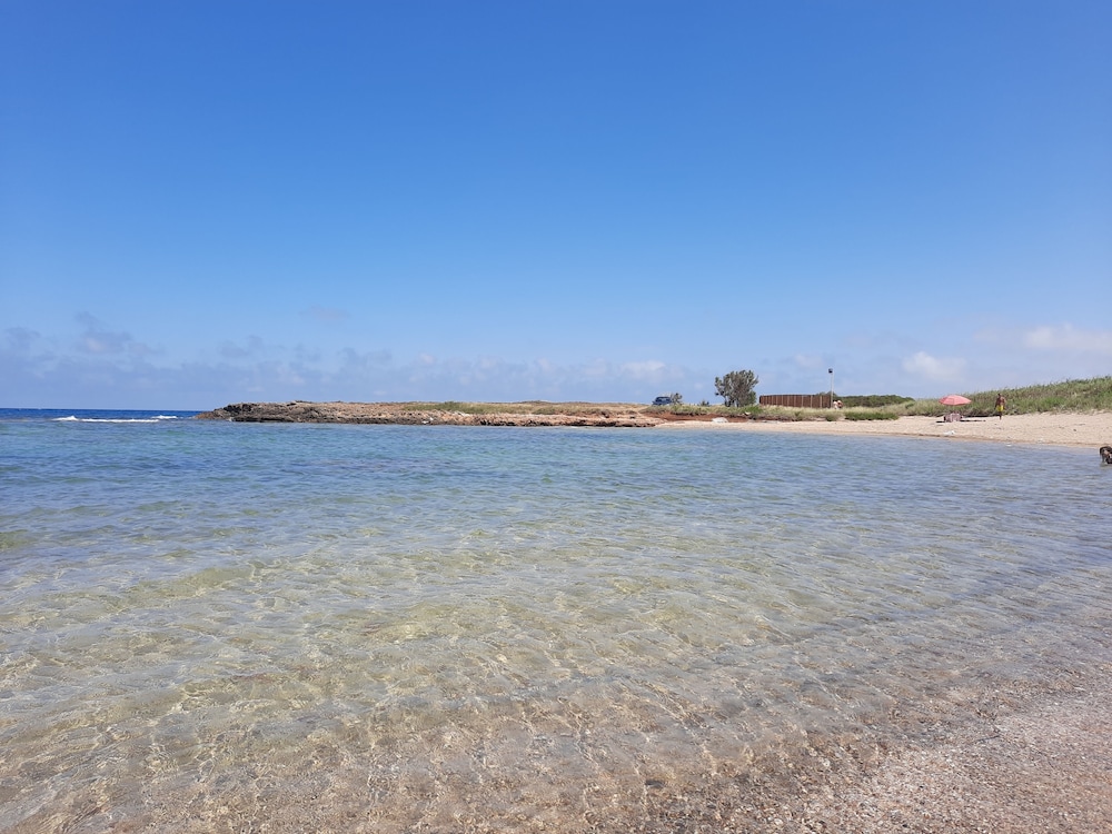 Double Room, 1 King Bed, Private Bathroom, Sea View photo 2