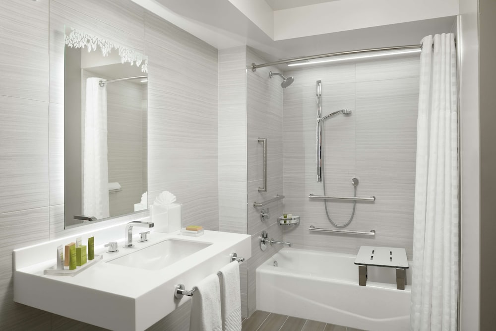 2 Kings Deluxe Hear/Mob Access w/Tub - Photo 10