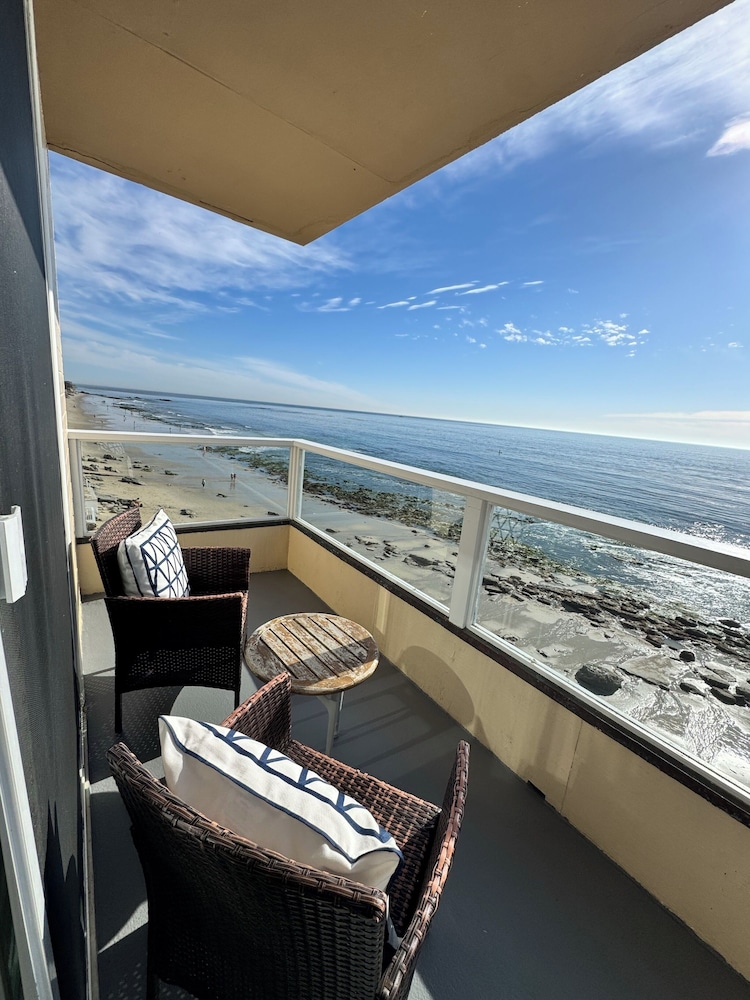 Room, 1 King Bed, Balcony, Oceanfront (Reef) - Photo 2