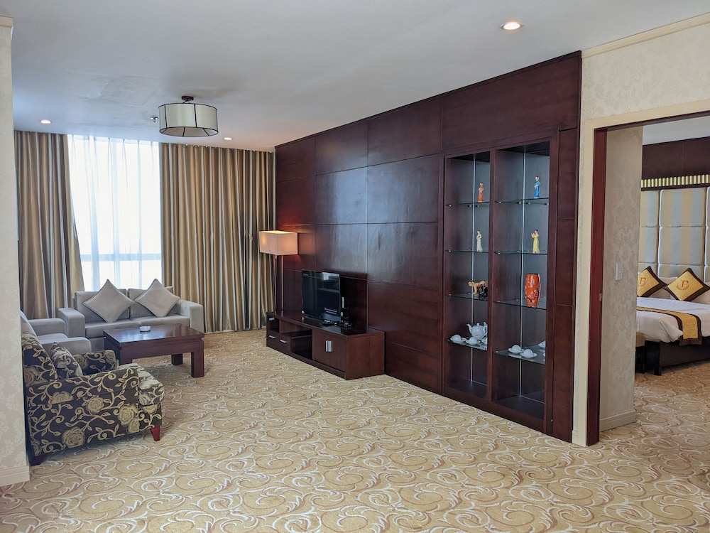Executive Suite - Photo 5