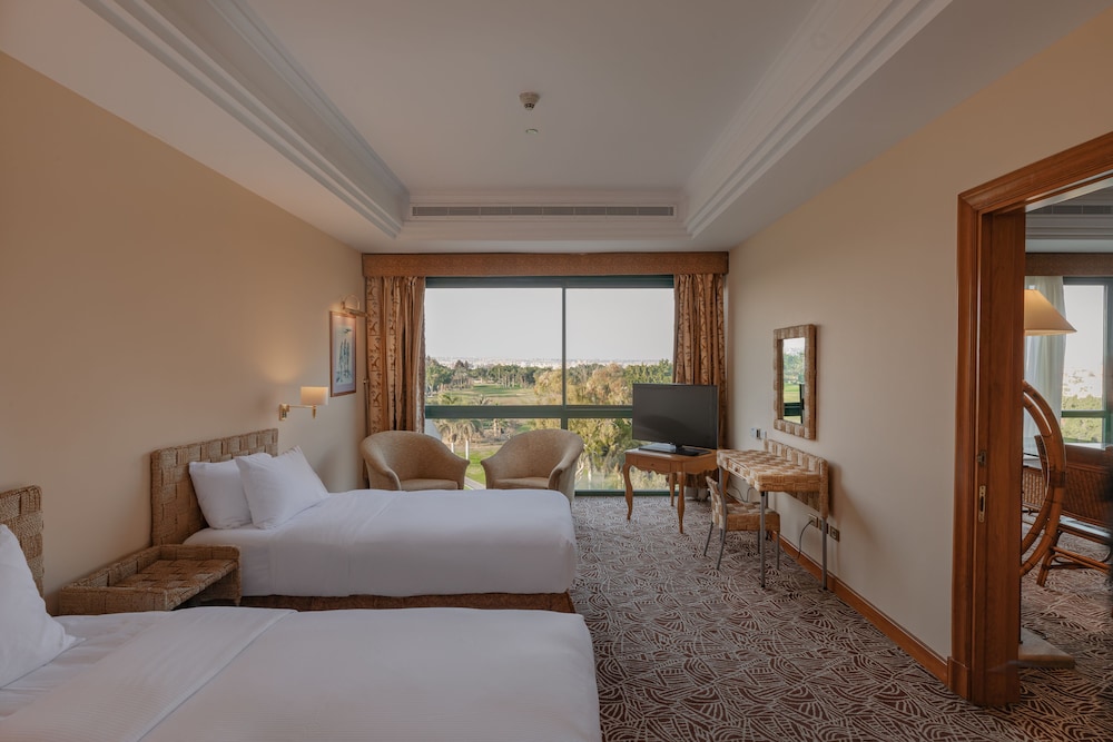 Executive Suite, 1 King Bed (Safari)