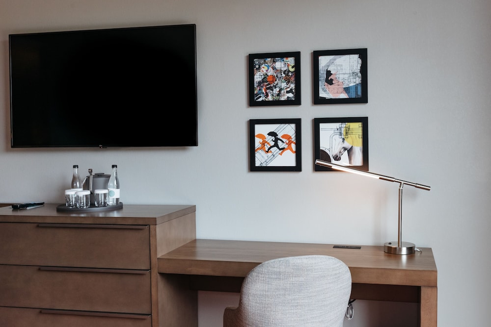 Revel Hotel, Tapestry Collection By Hilton, Photo 4