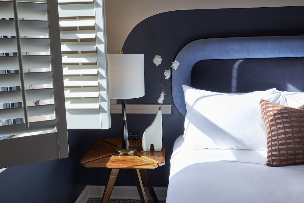 Economy Room, 1 Queen Bed photo 2
