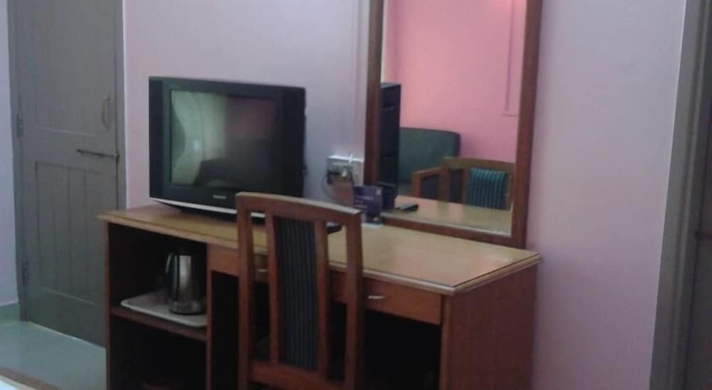 Non A/C room photo 2